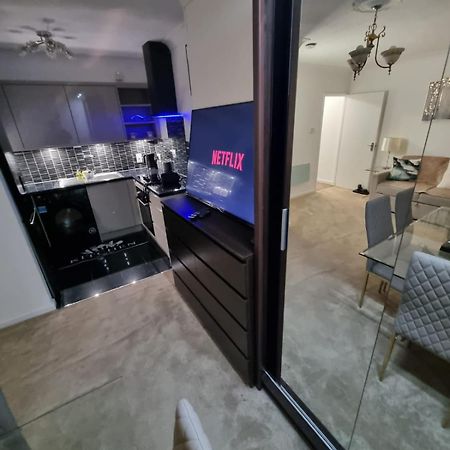 Stylish London Apartment & Free Parking Экстерьер фото