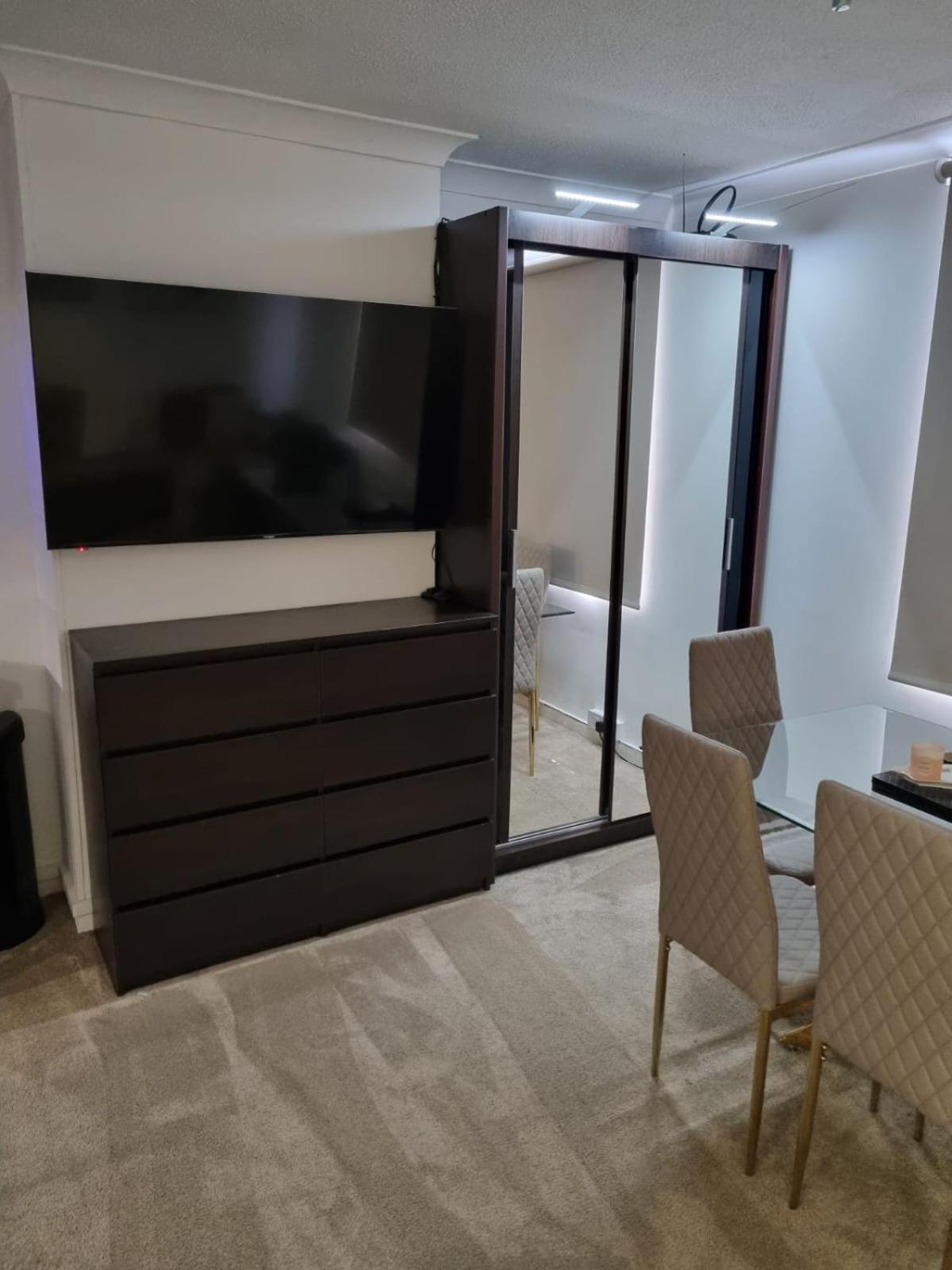 Stylish London Apartment & Free Parking Экстерьер фото