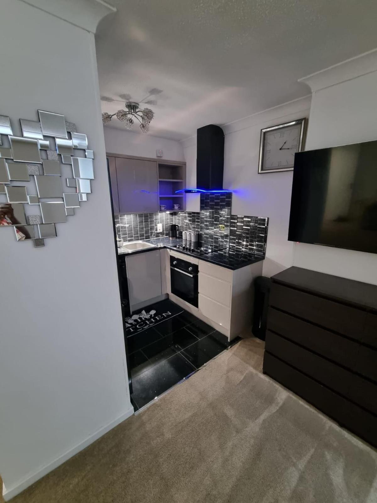 Stylish London Apartment & Free Parking Экстерьер фото